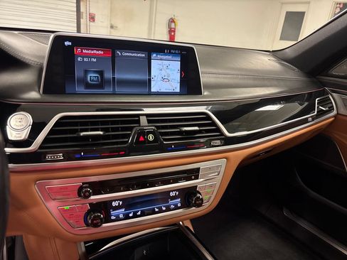 Used 2018 BMW 740i xDrive AWD/4WD image 36