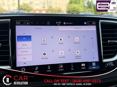 Used 2024 Chrysler Pacifica Limited FWD image 25