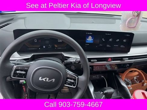 Used 2024 Kia Sorento LX FWD image 11