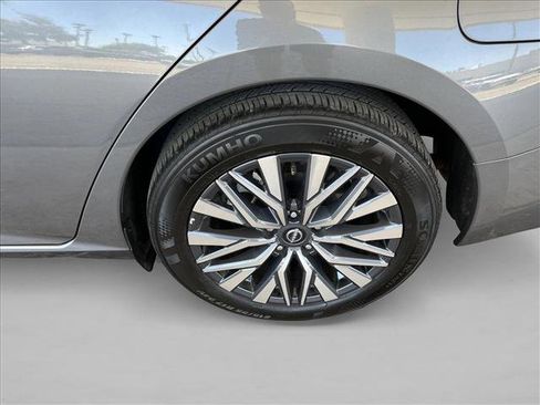 Used 2025 Nissan Altima 2.5 SV FWD image 23
