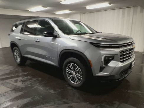 New 2025 Chevrolet Traverse LT w/ LPO, Floor Liner Package image 36