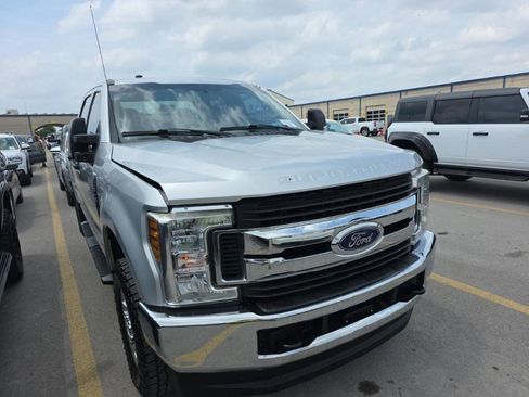 Used 2019 Ford F250 XLT AWD/4WD image 2