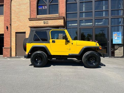Used 2003 Jeep Wrangler X AWD/4WD image 13