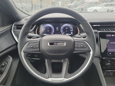 Used 2024 Jeep Grand Cherokee L Altitude image 13