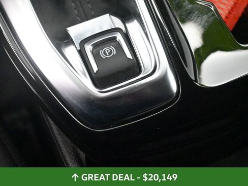 Used 2025 Chevrolet Trax LT image 31