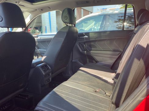 Certified 2023 Volkswagen Tiguan SE w/ Panoramic Sunroof Package AWD/4WD image 18