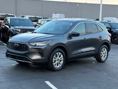 Used 2023 Ford Escape Active AWD/4WD image 8