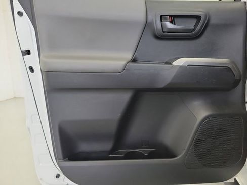 Used 2022 Toyota Tacoma SR5 RWD image 14