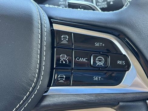 Used 2022 Jeep Grand Cherokee L Overland w/ Advanced Protech Group III AWD/4WD image 32