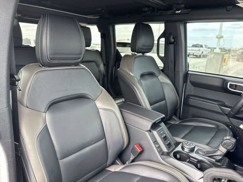 Used 2025 Ford Bronco Outer Banks w/ Sasquatch Package AWD/4WD image 26