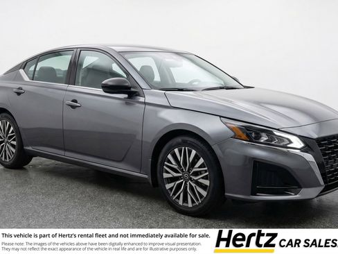 Used 2025 Nissan Altima 2.5 SV image 1