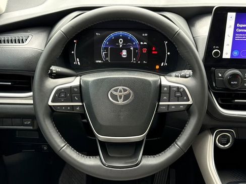 Used 2025 Toyota Grand Highlander AWD image 15
