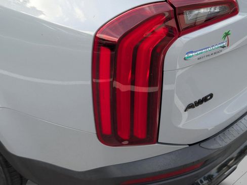 Used 2022 Kia Telluride EX w/ EX Premium Package AWD/4WD image 34