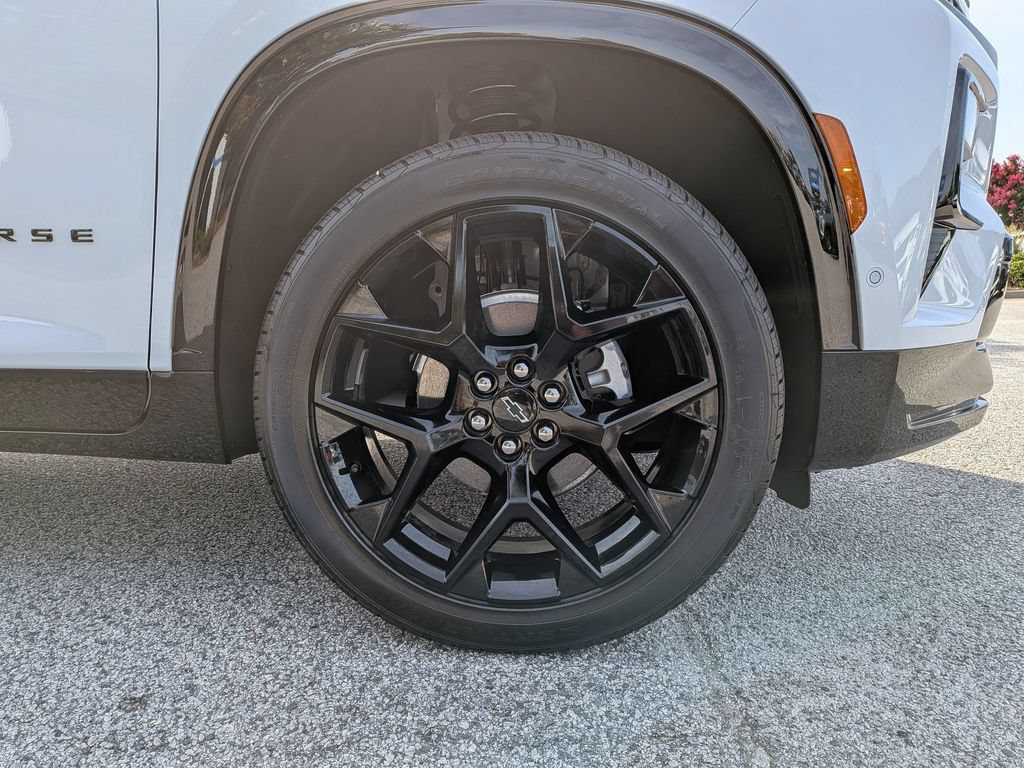 New 2026 Chevrolet Traverse RS w/ LPO, Floor Liner Package FWD image 11