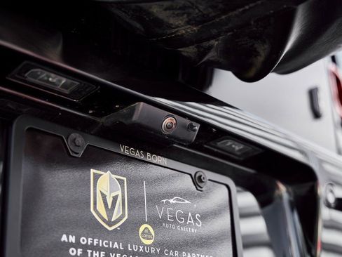 Used 2024 Land Rover Defender 110 SE image 22