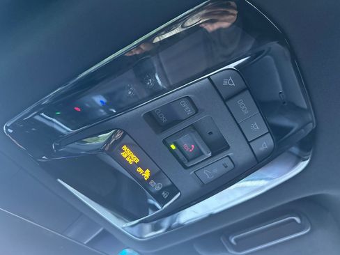 Used 2023 Toyota Venza Limited image 23