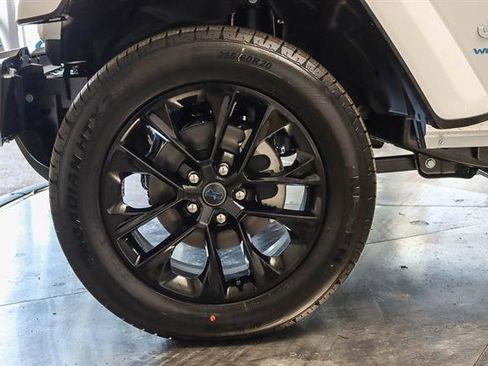 New 2024 Jeep Wrangler Unlimited Sahara image 10