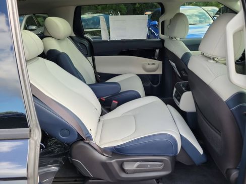 New 2026 Kia Carnival SX Prestige FWD image 12