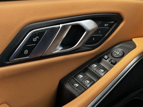 Used 2023 BMW 330i Sedan w/ Premium Package image 21