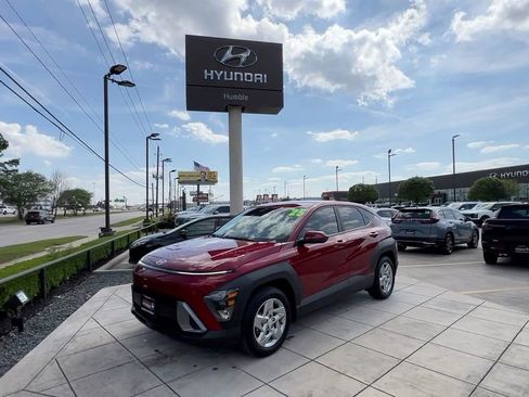Used 2025 Hyundai Kona SE image 8