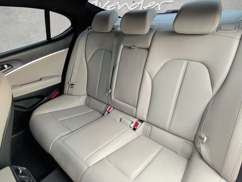 Used 2023 Genesis G70 2.0T image 22