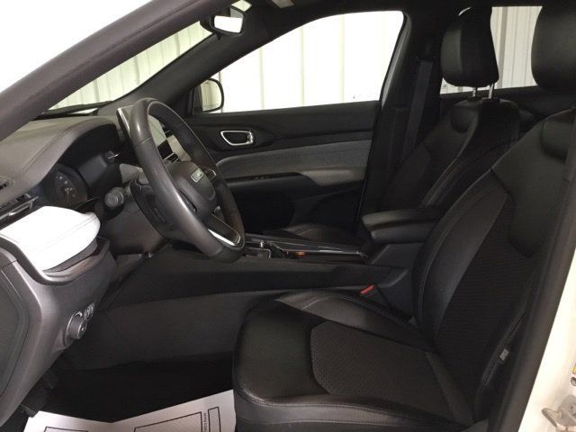 Used 2024 Jeep Compass Latitude AWD/4WD image 21