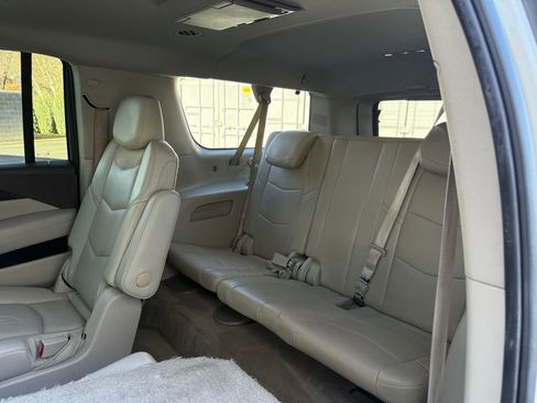 Used 2015 Cadillac Escalade ESV Premium RWD image 28