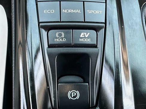 Used 2025 Toyota Camry SE FWD image 20