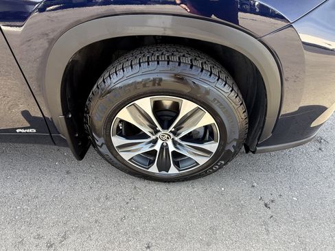 Used 2020 Toyota Highlander XLE image 29