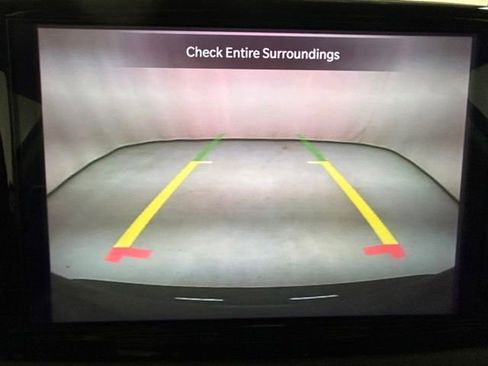 Used 2023 Chrysler Pacifica Touring-L FWD image 18