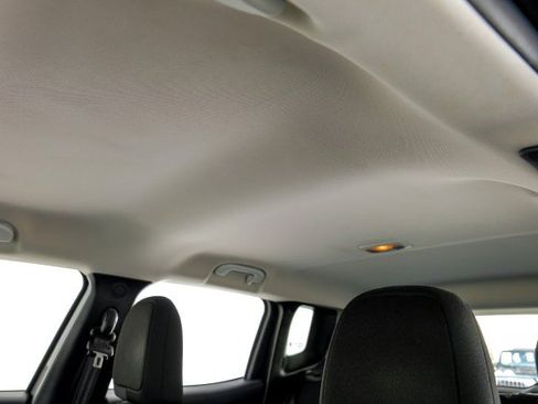 Used 2019 Jeep Renegade Latitude image 26