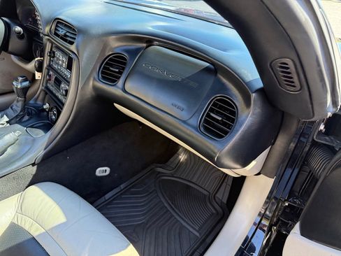 Used 1998 Chevrolet Corvette Coupe w/ Memory Pkg image 64