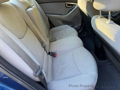 Used 2015 Hyundai Elantra SE w/ Option Group 02 FWD image 12