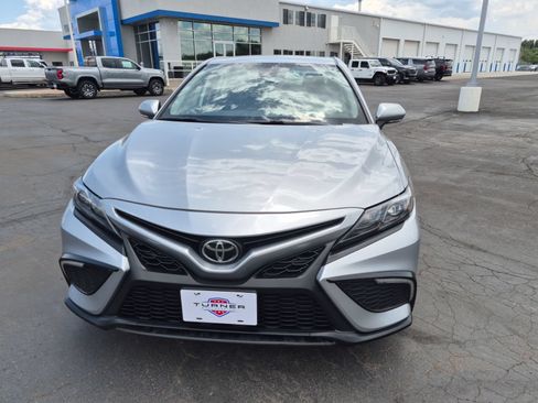 Used 2024 Toyota Camry SE FWD image 10