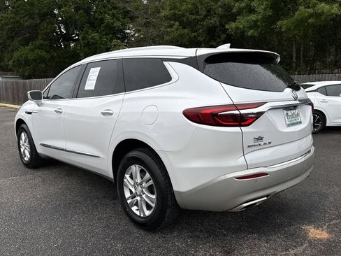 Used 2020 Buick Enclave Essence FWD image 3