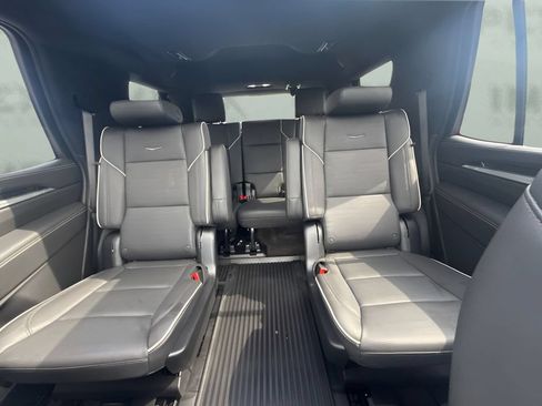 Used 2025 Cadillac Escalade Sport AWD/4WD image 11