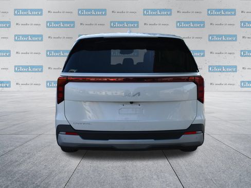 Used 2025 Kia Carnival FWD image 7