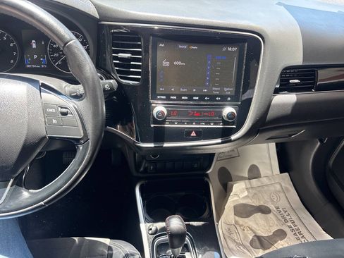 Used 2020 Mitsubishi Outlander SE FWD image 15