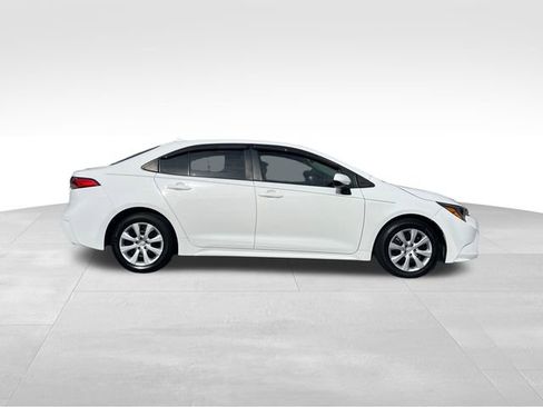 Used 2021 Toyota Corolla LE image 6