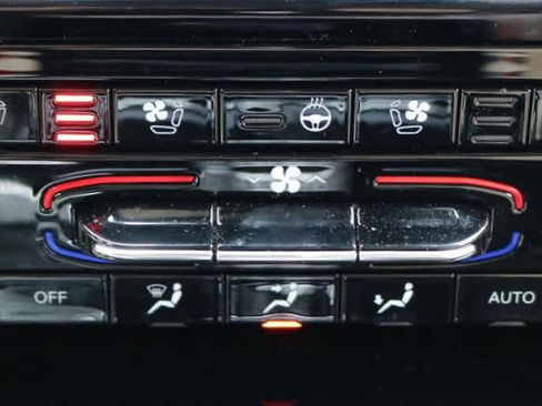 Used 2021 Jeep Grand Cherokee L Limited w/ Luxury Tech Group II image 18