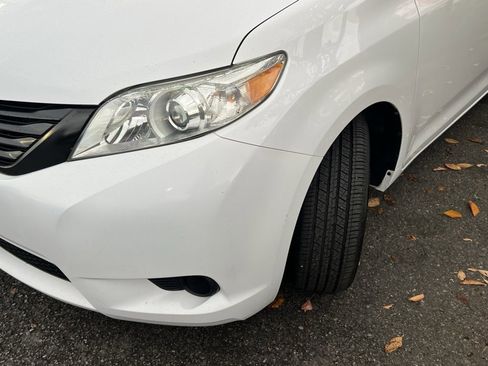 Used 2017 Toyota Sienna L image 3