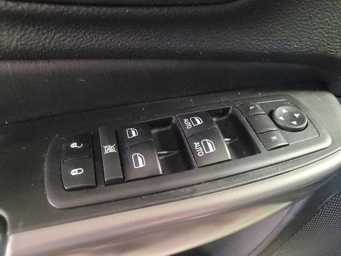 Used 2020 Jeep Cherokee Limited image 27