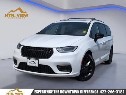 Used 2025 Chrysler Pacifica Limited