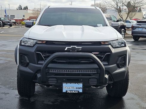Used 2025 Chevrolet Colorado Trail Boss w/ Off-Road Front Bumper Package image 9