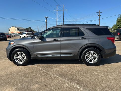 Used 2021 Ford Explorer XLT w/ Equipment Group 202A image 5