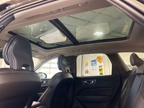 Used 2023 Volvo XC60 B5 Core FWD image 34