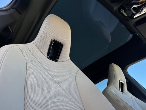 Used 2023 BMW iX xDrive50 image 18