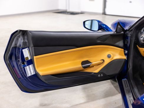 Used 2019 Ferrari 488 Spider image 32