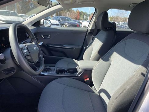 New 2025 Kia K4 LXS image 24