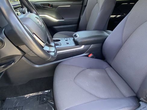 Certified 2024 Toyota Highlander LE FWD image 23
